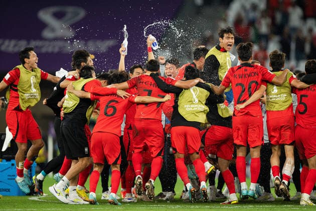 221202 Players of South Korea celebrate after the FIFA World Cup 2022 football match between South Korea and Portugal on December 2, 2022 in Doha Photo Joel Marklund PHOTO AGENCY code JM JM0399 bbeng football football soccer fotball vm fotbols vm fotbols vm fotbols vm 2022 fifa world cup 2022 south korea south korea portugal jubilation,  Copyright: JOELxMARKLUND BB221202JM100