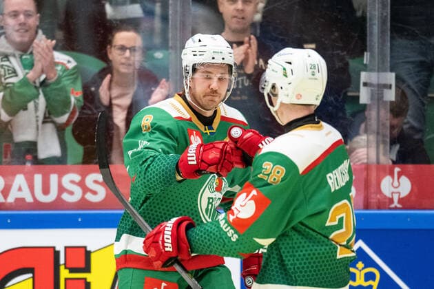 221206 Linus Sandin of Rögle celebrates after 2 0 with Anton Bengtsson during the CHL ice hockey quarterfinal 1 game between Rögle and Tappara on December 6, 2022 in Ängelholm Photo Petter Arvidson BILDBYRAN code PA PA0449 ice hockey ice hockey chl champions hockey league quarterfinal quarterfinal quarterfinals rögle tappara bbeng cheers, Copyright: PETTERxARVIDSON BB221206PA018