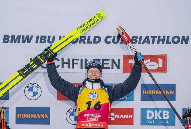 09 12 2022, Biathlon Arena, Hochfilzen, AUT, IBU World Cup Biathlon, Sprint, Men, Award Ceremony, in picture Johannes Thingnes Boe NOR Johannes Thingnes Boe of Norway during the winner ceremony for the men Sprint Competition of the BMW IBU Biathlon World Cup at the Biathlon Arena in Hochfilzen, Austria on 2022 12 09 Expa Hochfilzen  EP_ade