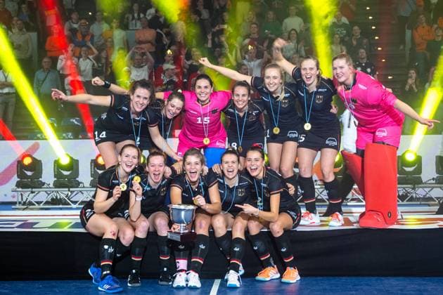 European Indoor Hockey Championship Hamburg, Germany Holland 5 4, women, final 10 12 2022, winner photo Germany European Champion Hall 2022 Hamburg Sporthalle Hamburg Germany Hallen EM Siegerfoto Finale D-NL 5-4 12.12.2022 -7782