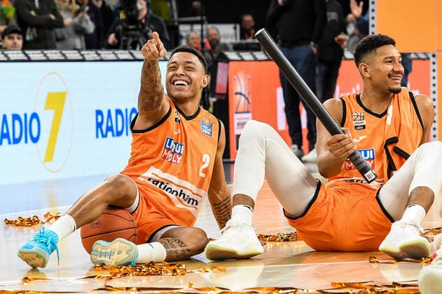GER, BBL, ratiopharm Ulm vs HAKRO Merlins Crailsheim 10 12 2022, ratiopharm arena, New Ulm, GER, BBL, ratiopharm Ulm vs HAKRO Merlins Crailsheim, pictured Ulm cheering after end of game, Yago Mateus dos Santos Ulm, 2 , Karim Jallow Ulm, 35 nordphotoxGmbHx xHafner nph00200