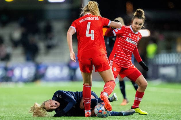 221215 Olivia Holdt of Rosengard against Glodis Viggosdottir of Bayern during the UEFA Womens Champions League football match between FC Rosengard and Bayern Muenchen on December 15, 2022 in Malmö Photo Ludvig Thunman BILDBYRAN code LT LT0451 football football soccer fotball champions league fc rosengard bayern münchen bayern muenchen lady bbeng,  Copyright: LUDVIGxTHUNMAN BB221215LT029