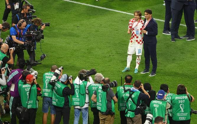 Bilder des Jahres 2022, Sport 12 Dezember Sport Themen der Woche KW50 Sport Bilder des Tages Mandatory Credit: Photo by Kieran McManus Shutterstock (13670804bf) Luka Modric of Croatia and manager Zlatko Dalic show off their medals Croatia v Morocco, FIFA World Cup, WM, Weltmeisterschaft, Fussball 2022, Third Place Playoff, Football, Khalifa International Stadium, Ar-Rayyan, Qatar - 17 Dec 2022 Editorial Use Only Croatia v Morocco, FIFA World Cup 2022, Third Place Playoff, Football, Khalifa International Stadium, Ar-Rayyan, Qatar - 17 Dec 2022 Editorial Use Only Copyright: xKieranxMcManus Shutterstockx 13670804bf