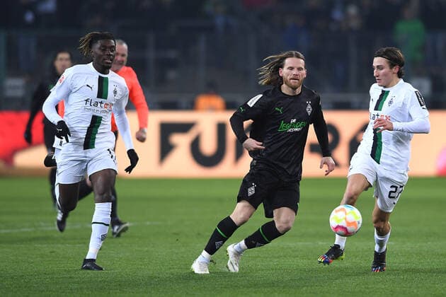 Soccer legends game The Legends of the Park Borussia Mönchengladbach on 17 12 2022 at Borussia Park in Mönchengladbach Kouadio Kone Mönchengladbach , left Eugen Polanski, middle Rocco Reitz Mönchengladbach , right xHDx