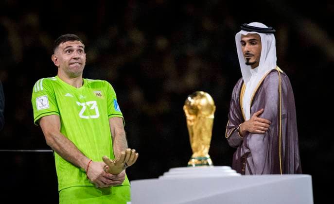 Doha, Qatar 18th Dec, 2022 Goalkeeper Emiliano Martinez Arg celebrates with the golden glove award Argentina France Final Match Argentina France World Cup 2022 in Qatar 18 12 2022