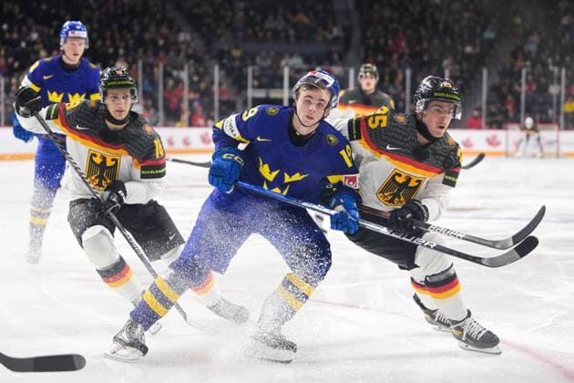221227 Isak RosÃ n of Sweden against Julian Lutz and Robin van Calster of Germany during the 2023 IIHF World Junior Championship game between Germany and Sweden on December 27, 2022 in Halifax Photo Simon Hastegard BILDBYRAN kod SH SH0386 ishockey ice hockey jvm junior vm u20 2023 iihf world junior championship world juniors tyskland germany sverige sweden bbeng,  Copyright: SIMONxHASTEGARD BB221227SH037