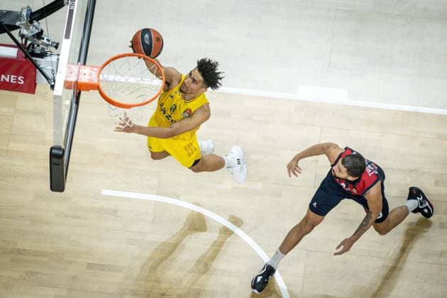 Basketball Berlin 05 01 2023 Euroleague Regular Season 2022 2023 Alba Berlin Cazoo Baskonia Vitoria Gasteiz Maodo Lo Alba Berlin, No 00 Darius Thompson Baskonia, No 13