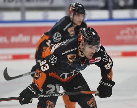 Spencer Machacek Grizzlys Wolfsburg ice hockey, DEL, Penny DEL, men, men, season 2022 20223 Grizzlys Wolfsburg vs Straubing Tigers