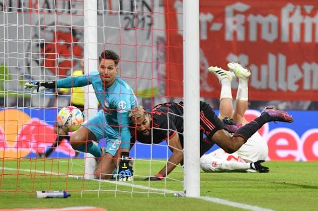 Janis Blaswich goalkeeper, RB Leipzig li and Eric Maxim Choupo Moting FC Bayern Muenchen r , he scores the 1 0 RB Leipzig vs FC Bayern Muenchen, Football, 1 Bundesliga, 16 Matchday, Season 2022 2023, 20 01 2023 DFB DFL REGULATIONS PROHIBIT ANY USE OF PHOTOGRAPHS AS IMAGE SEQUENCES AND OR QUASI VIDEO RB Leipzig vs FC Bayern Muenchen, Football, 1 Bundesliga, 16 Matchday, Season 2022 2023, 20 01 2023 Leipzig Copyright: xEibner-Pressefoto BertxHarzerx EP_EER