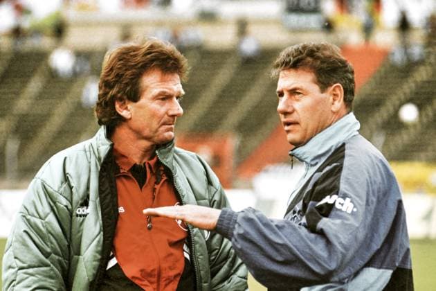 From 2 BL season 1995 96 Hannover 96 FC Carl Zeiss Jena 1 1 on 11 11 1995 In the photo Before the start of the game left Han96 coach Egon Cordes and right Jena coach Eberhard Vogel