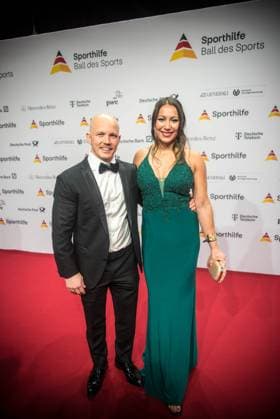 21 01 2023 xesx Frankfurt am Main, Festhalle The 52 Ball des Sports of Deutsche Sporthilfe Happy at the Ball des Sports from left World champion and Olympic champion Fabian Hambüchen with his wife Viktoria,