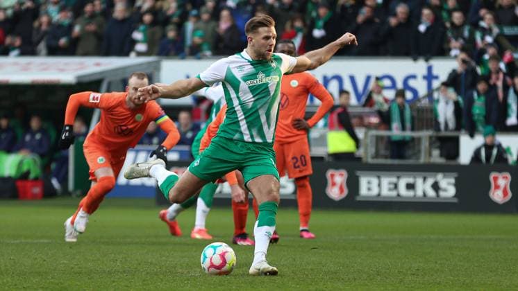 v li Scorer Niclas Füllkrug SV Werder Bremen, 11 at penalty, penalty kick, scores the goal to 1 0, hit, highlight, goal , THE DFL DIRECTIVES PROHIBIT ANY USE OF PHOTOGRAPHS AS IMAGE SEQUENCES AND OR VIDEOA HNUAL PHOTOSTRACKS DFL REGULATES PROHIBIT ANY USE OF PHOTOGRAPHS AS IMAGE SEQUENCES AND OR QUASI VIDEO , 28 01 2023, Bremen Germany , Football, Bundesliga, SV Werder Bremen VfL Wolfsburg xobx