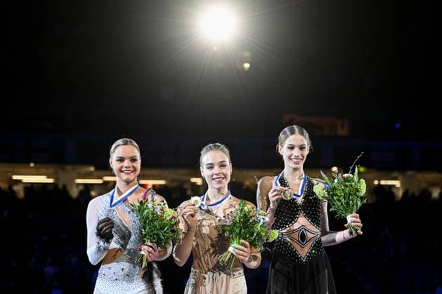 Bilder des Jahres 2023, Sport 01 Januar Women Awards, L-R, Loena HENDRICKX (BEL) second place, Anastasiia GUBANOVA (GEO) first place, Kimmy REPOND (SUI) third place, during Victory Ceremony at ISU European Figure skating, Eiskunstlauf Championships 2023, at Espoo Metro Areena, on January 28, 2023 in Espoo, Finland. Noxthirdxpartyxsales (209332917)