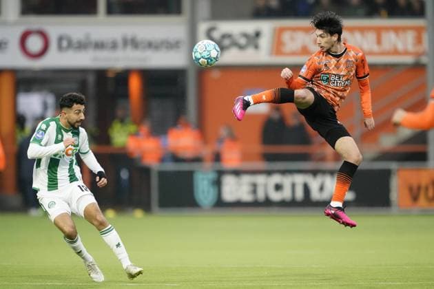 VOLENDAM lr Daleho Irandust of FC Groningen, Florent Sanchez of FC Volendam during the Dutch premier league game between FC Volendam and FC Groningen at Kras stadium on January 29, 2023 in Volendam, Netherlands ANP ROY LAZET Dutch Eredivisie 2022 2023 xVIxANPxSportx xxANPxIVx 461767756 originalFilename: 461767756.jpg
