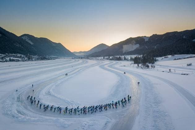 Techendorf Atmospheric image of the women s peloton during the ONK Marathon skating on the Austrian Weissensee netherlands out belgium out xVIxxIVx 461748664 originalFilename: 0201142800st.jpg