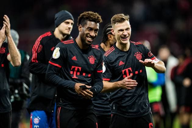 DFB Pokal Round of 16, 1 FSV Mainz 05 FC Bayern Muenchen 01 02 2023 Kingsley Coman FC Bayern Muenchen, 11 and Joshua Kimmich FC Bayern Muenchen, 6 laugh clapping DFB Pokal Round of 16, 1 FSV Mainz 05 FC Bayern Muenchen, Mainz, MEWA ARENA DFL REGULATIONS PROHIBIT ANY USE OF PHOTOGRAPHS AS IMAGE SEQUENCES AND OR QUASI VIDEO Copyright: xBEAUTIFULxSPORTS Wunderlx