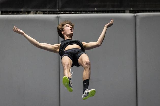 SM Mehrkampf und Nat Hallenmeeting LA Bern 04 02 2023 Valentin Imsand CS 13 Etoiles, SUI crosses 4 50 m and improves the Swiss U20 U23 record in pole vault at the SM Mehrkampf und Nat Hallenmeeting LA Bern in Magglingen, Switzerland, on Saturday, February 04, 2023 Copyright: xBEAUTIFULxSPORTS OlafxRellischx