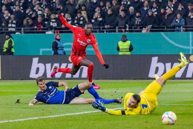 DFB Pokal Eintracht Frankfurt SV Darmstadt 98, Deutsche Bank Park, Frankfurt, 07 02 2023 Randal Kolo Muani Eintracht Frankfurt 9 Christoph Zimmermann SV Darmstadt 98 4 Marcel Schuhen SV Darmstadt 98 1 , Eintracht Frankfurt SV Darmstadt 98, Frankfurt, Deutsche Bank Park, 7 2 2023 Copyright: xBEAUTIFULxSPORTS Gawlikx