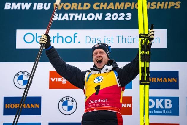 230211 Johannes Thingnes Boe of Norway celebrates at the flower ceremony after Men s Sprint during the IBU Biathlon World Championships on February 11, 2023 in Oberhof Photo Mathias Bergeld BILDBYRAN code MB MB0540 biathlon biathlon biathlon biathlon biathlon world championships biathlon world championships day 4 bbeng sprint mens sprint jubel norway,  Copyright: MATHIASxBERGELD BB230211MB131