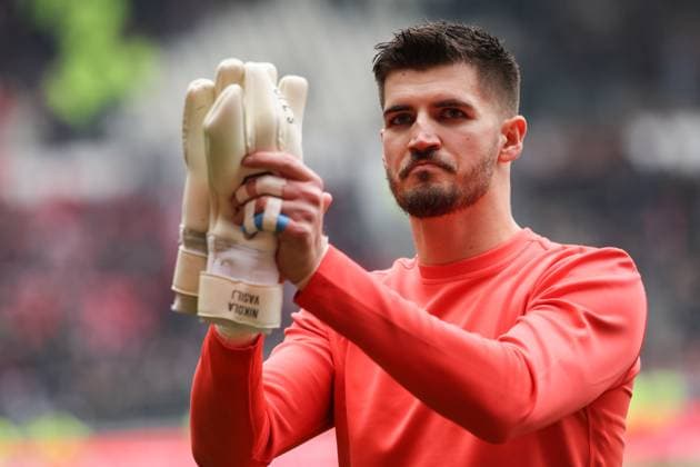 Football 1 Bundesliga, FC St Pauli 1 FC Kaiserslautern, Hamburg, 12 02 2023 cheering goalkeeper Nikola Vasilj Pauli Hamburg Germany