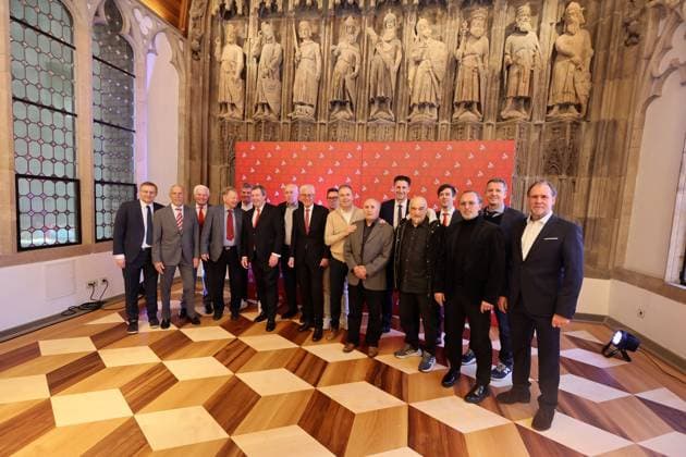 75 years of 1 FC Köln, reception in the historic city hall, board of directors, management and former players, from left Eckhard Sauren, Christoph Daum, Werner Spinner, Karl Heinz Thielen, Friedhelm Funkel, Werner Wolf, Bernd Cullmann, Friedrich Neukirch, Markus Rejek, Andreas Rettig, Heinz Hornig, Christian Keller, Harald Konopka, Carsten Wettich, Matthias Hönerbach, Philipp Türoff, Herbert Zimmermann, 13 02 2023, Image.