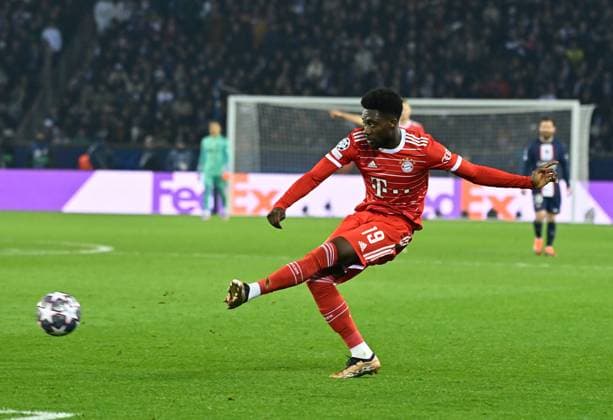 Alphonso Davies ( 19 - Bayern Munich ) - FOOTBALL : PSG vs Bayern de Munich -1 8e finale - ligue des Champions - 14 02 2023 FedericoPestellini Panoramic 