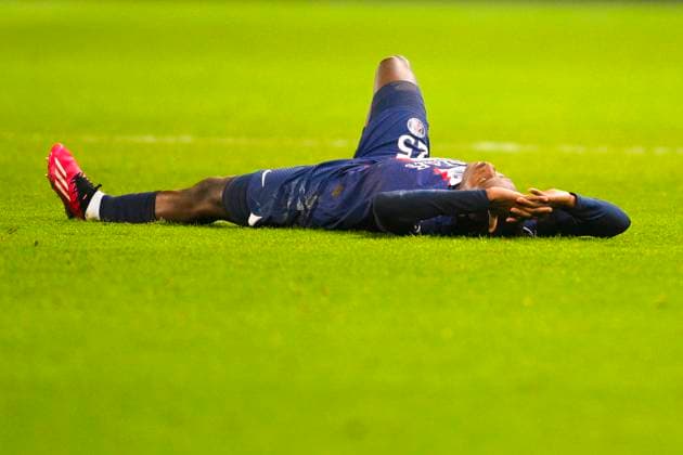 deception de Nuno Mendes (PSG) FOOTBALL : PSG vs Bayern de Munich -1 8e finale - ligue des Champions - 14 02 2023 JBAutissier Panoramic 