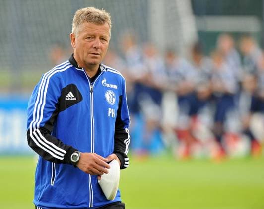 <p>Trainingsauftakt des FC Schalke 04 am Donnerstag, 27.06.2013 in Gelsenkirchen. Pünktlich um 10 Uhr nahmen die Profis des Gelsenkirchener Bundesligisten das Training für die neue Saison auf. Die erste Trainingseinheit dauerte zirka 90 Minuten und endete gegen 11.30 Uhr. Im Bild Schalkes neuer Co-Trainer Peter Hermann, der vom FC Bayern München zu den Knappen wechselte. Deutschland NRW Gelsenkirchen Copyright: JoachimxKleine-Büning