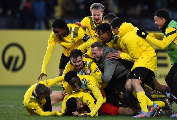 Soccer UEFA Youth League Season 2022 2023 Round of 16 Borussia Dortmund U19 Paris Saint Germain U19 on 28 02 2023 at Fußballpark BVB Hohenbuschei in Dortmund The Dortmund players are happy about the victory UEFA regulations prohibit any use of photographs as image sequences and or quasi video Nordrhein Westfalen Germany