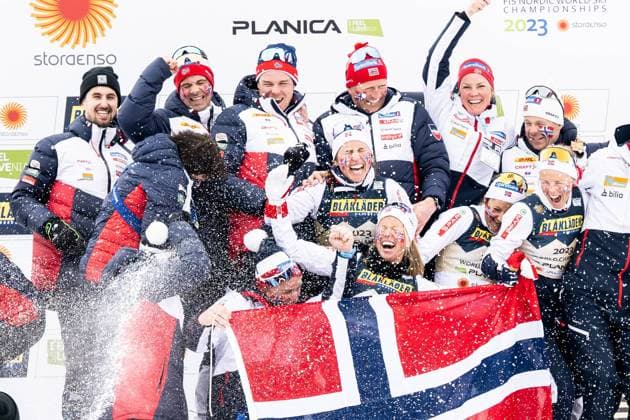 230302 Anne Kjersti Kalva, Ingvild Flygstad ostberg, Tiril Udnes Weng and Astrid Slind oyre of Norway celebrate with staff after winning gold in the Womens Cross Country Skiing 4 x 5km Relay during the FIS Nordic Ski World Championships on March 2, 2023 in Planica Photo Petter Arvidson BILDBYRAN code PA PA0530 skiing cross country skiing cross-country ski world championships 2023 fis nordic ski world championships bbeng fis nordic world ski championships world championships ski world championship day 9 womens 4 x 5km relay relay ladies jubel,  Copyright: PETTERxARVIDSON BB230302PA169