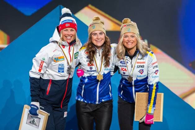 Bilder des Jahres 2023, Sport 03 März Sport Themen der Woche KW09 NORDIC SKIING - FIS Nordic WC Planica 2023 KRANJSKA GORA,SLOVENIA,04.MAR.23 - NORDIC SKIING, CROSS COUNTRY SKIING - FIS Nordic World Ski Championships, 30km classic, mass start, ladies, medal plaza, award ceremony. Image shows Anne Kjersti Kalvaa (NOR), Ebba Andersson and Frida Karlsson (SWE). GEPAxpictures xGintarexKarpaviciute