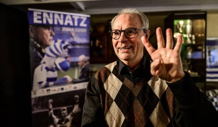 <p>MSV Legende Bernard Dietz führt am Dienstag den 7.März 2023 durch sein Haus in Drensteinfurt. Zahlreiche Pokale und Urkunden sind in Schränken und Vitrinen zu bestaunen. Deutschland NRW Drensteinfurt Copyright: RalfxRottmannxFunkexFotoxServices