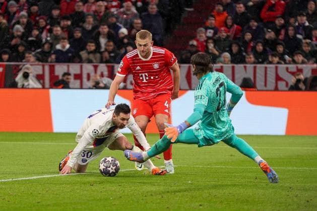 l r in duel, action, with Lionel Messi 30 Paris Saint Germain , Matthijs de Ligt 4 FC Bayern Muenchen , Yann Sommer 27 FC Bayern Muenchen , FC Bayern Muenchen vs Paris Saint Germain, Champions League, football, round of 16, 08 03 2023 Muenchen Bayern Germany Copyright: xkolbert-press ChristianxKolbertx