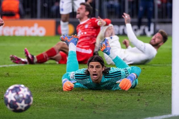 Yann Sommer FC Bayern Muenchen, 27 holds the ball, behind Thomas Mueller FC Bayern Muenchen, 25 , Sergio Ramos Paris Saint Germain, 04 , GER, FC Bayern Muenchen vs Paris Saint Germain, Football UEFA Champions League, Round of 16 second leg, Season 2022 2023, 08 03 2023 GER, FC Bayern Muenchen vs Paris Saint Germain, Football UEFA Champions League, Round of 16 second leg, Season 2022 2023, 08 03 2023 Muenchen Copyright: xEibner-Pressefoto Memmlerx EP_MMR