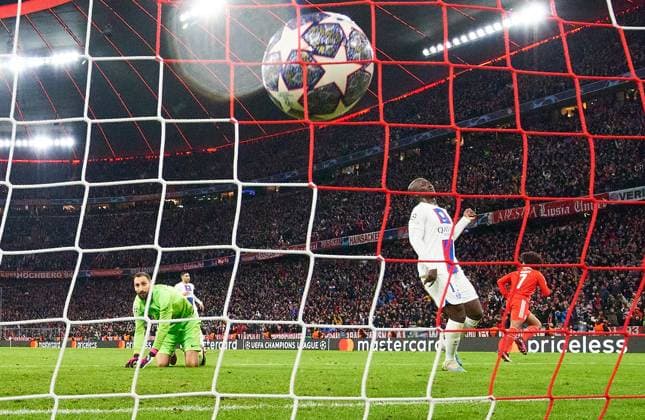 Serge GNABRY, FCB 7 scores, shoots goal , Tor, Treffer, Torschuss, 2-0 against Gianluigi Donnarumma, goalkeeper PSG 99 in the eighth finals match FC BAYERN MUENCHEN - PARIS SG of football UEFA Champions League, match in season 2022 2023 in Paris, Mar 08, 2023. Achtelfinale, FCB, Munich, PSG