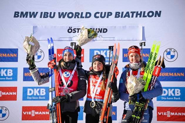 Winner Dorothea Wierer C of Italy, second placed Lisa Vittozzi L of Italy and third placed Denise Herrmann Wick R of Germany pose on the podium after the women s 15km individual event of the IBU World Cup Biathlon in Ostersund, Sweden, on March 09, 2023 ÖSTERSUND SWEDEN BIATHLON x10040x,  Copyright: xAndersxWiklund TTx SWEDEN BIATHLON WORLD CUP