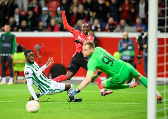 v l Myenty Abena BUD , Moussa DIABY LEV , Goalkeeper Denes Dibusz BUD , Goal chance, action, duel, Football Europa League, Round of 16 first leg, Bayer 04 Leverkusen LEV Ferencvaros Budapest BUD , on 09 03 2023 in Leverkusen Germany UEFA regulations prohibit any use of photographs as image sequences and or quasi video Â