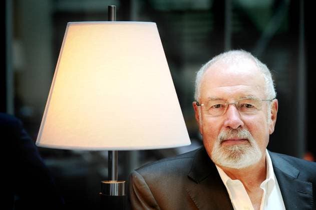 <p>Am 21.04.2010 erzählt der Sportjournalist Heribert Faßbender anlässlich seines bevorstehenden 70. Geburtstages über seine berufliche Karriere. Heribert Faßbender ist einer der bekannteren deutschen Radio- und Fernsehkommentatoren. Bei TV-Übertragungen begann er stets unverkennbar mit dem Satz ™n Abend allerseits (Guten Abend allerseits), der durch ihn Kult wurde. Deutschland NRW Düsseldorf Copyright: MATTHIASxGRABEN