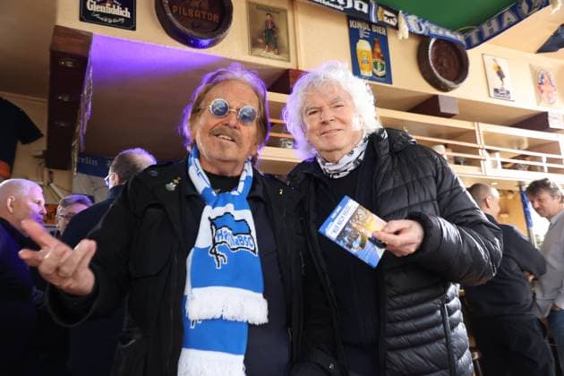 DEU, 30 years anthem of Hertha BSC, 15 03 2023, Neuköllner pub, Berlin, DEU, 30 years anthem of Hertha BSC, in the picture book presentation Nur nach Hause gehen wir nicht by Michael Jahn, Frank Zander and and songwriter Hanno Bruhn DFL regulations prohibit any use of Photographs as image sequences and or quasi video Foto Juergen Engler nordphoto GmbH nordphotoxGmbHx xEngler nph00076