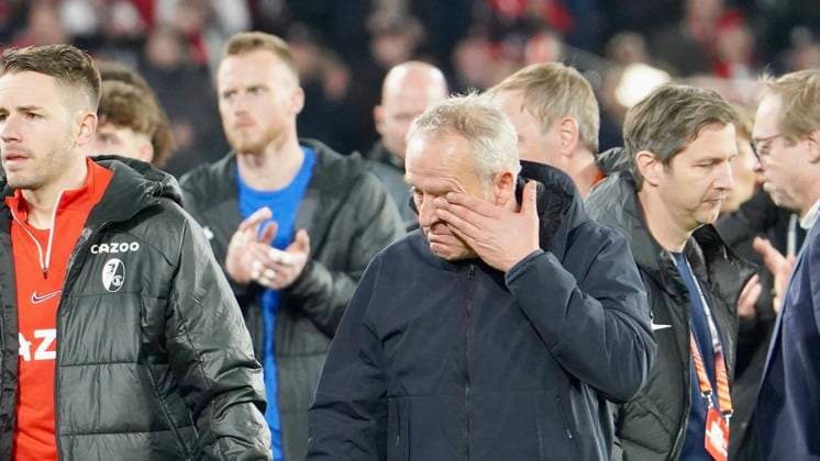16 03 2023 Freiburg im Breisgau, Baden Württemberg, Germany, Europa Sportclub coach Christian Streich after the defeat and the elimination from the European Cup emotional and with tears in the eyes at his players and team Left captain Christian Günter SC Freiburg 30 and sports director Jochen Saier right Football UEFA Europa League 2022 2023 Round of 16 second leg SC Freiburg Juventus Turin, at Europa Park Stadium
