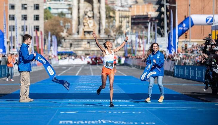 Zurich Marató Barcelona 2023 Barcelona Spain, 19 03 2023 Zeineba YIMER WORKU 50 wins the womens classification of the Barcelona Marathon on 19 03 2023 in Barcelona Spain Copyright: xBEAUTIFULxSPORTS Meurerx