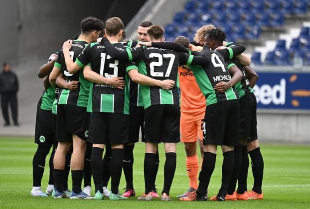 23 03 2023, xjhx, football test match, Eintracht Frankfurt SpVgg Greuther Fuerth emspor, v l players circle DFL DFB REGULATIONS PROHIBIT ANY USE OF PHOTOGRAPHS as IMAGE SEQUENCES and or QUASI VIDEO Frankfurt am Main