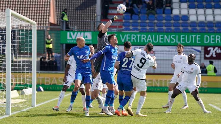 09 04 2023, Hänsch Arena, Meppen, GER, 3 Liga, 31 Spieltag SV Meppen vs FC Ingolstadt 04, Goalkeeper Marius Funk FC Ingolstadt 1 DFL REGULATES PROHIBIT ANY USE OF PHOTOGRAPHS AS IMAGE SEQUENCES AND OR QUASI VIDEO Meppen Niedersachsen Germany Hänsch Arena