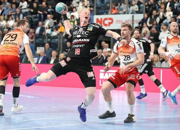 09 04 2023 Handball 1 Bundesliga LIQUI MOLY HBL Season 2022 2023 26 Matchday HC Erlangen Nuremberg Metropolitan Region HCE ASV Hamm Westfalen Hamm Westfalen DaMa Sebastian Firnhaber 18, HC Erlangen HCE Andreas Bornemann 28, ASV Hamm Westfalen