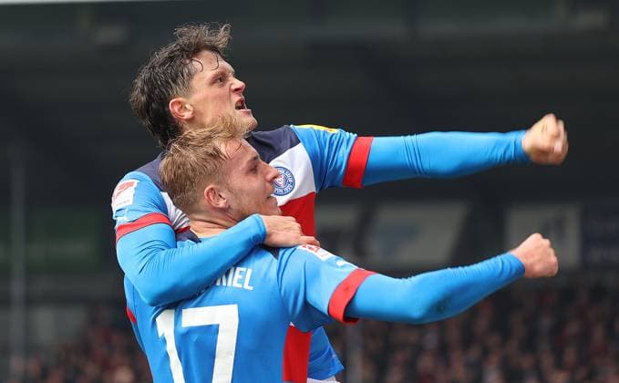 Goal celebration 2 0 by Fabian Reese Holstein Kiel , it rejoices Timo Becker Holstein Kiel with the goal scorer Football, men, season 2022 2023, 2 BL, Holstein Kiel against 1 FC Nuernberg, 2 1 DFL REGULATIONS PROHIBIT ANY USE OF PHOTOGRAPHS AS IMAGE SEQUENCES AND OR QUASI VIDEO