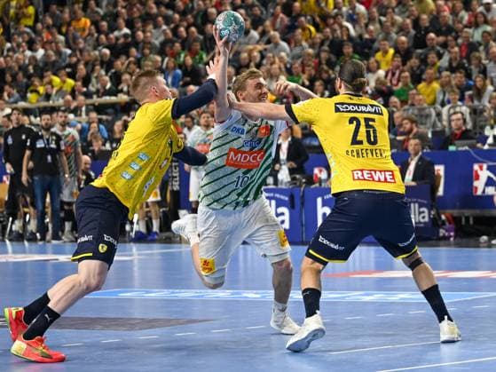 Gisli Kristjansson SC Magdeburg, 10 vs Ymir Oern Gislason Rhein Neckar Loewen, 33 and Olle Forsell Schefvert Rhein Neckar Loewen, 25 Rhein Neckar Loewen vs SC Magdeburg, Handball, REWE Final4, DHB Pokal, Final, Season 2022 2023, 16 04 2023 Rhein Neckar Loewen vs SC Magdeburg, Handball, REWE Final4, DHB Pokal, Final, Season 2022 2023, 16 04 2023 Koeln Copyright: xEibner-Pressefotox xThomasxHaeslx EP_EER