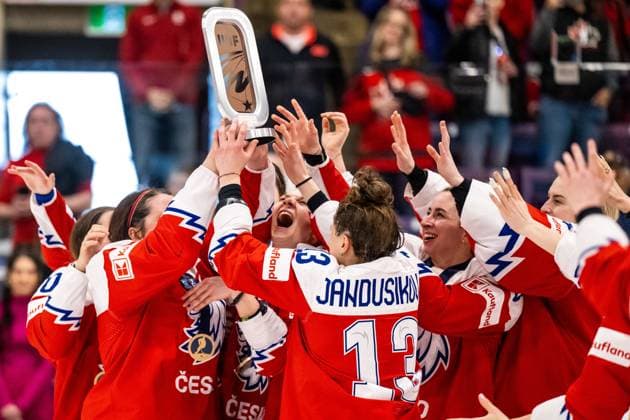 230416 Players of Czech Republic celebrate after winning the 2023 IIHF Women?s World Championship bronze medal game between Czech Republic and Switzerland on April 16, 2023 in Brampton Photo Mathilda Ahlberg BILDBYRAN kod MA MA0463 ishockey ice hockey vm dam 2023 iihf womens world championship dam vm ishockey vm czech republic switzerland women bbeng jubel brons,  Copyright: MATHILDAxAHLBERG BB230416MA146