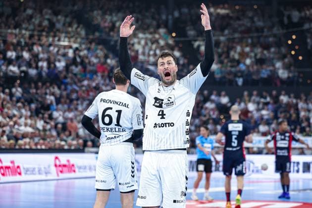 Handball I Men I Season 2022 2023 I LIQUI MOLY Handball Bundesliga I 27 Matchday I THW Kiel SG Flensburg Handewitt I 23 04 2023 Captain Domagoj Duvnjak 4, THW Kiel heats up the crowd Kiel Wunderino Arena Schleswig Holstein Germany Copyright: xLobecax xIngridxAnderson-Jensenx