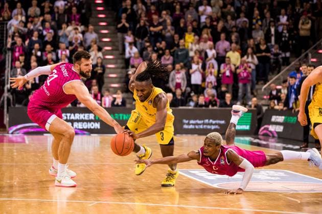 easyCredit Basketball Bundesliga, Telekom Baskets Bonn vs ALBA Berlin, 25 04 2023 Leon Kratzer Telekom Baskets Bonn, 21 , Jaleen Smith ALBA Berlin, 3 , TJ Shorts II Telekom Baskets Bonn, 0 easyCredit Basketball Bundesliga, Telekom Baskets Bonn ALBA Berlin, Bonn, Telekom Dome Copyright: xBEAUTIFULxSPORTS Wunderlx