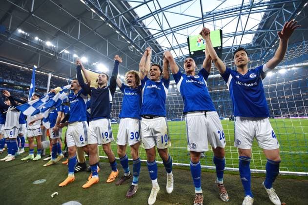Schalke players celebrate victory 29 04 2023, football GER, season 2022 2023, 1 Bundesliga, matchday 30, FC Schalke 04 SV Werder Bremen Gelsenkirchen Veltins Arena Nordrhein Westfalen Germany Team2